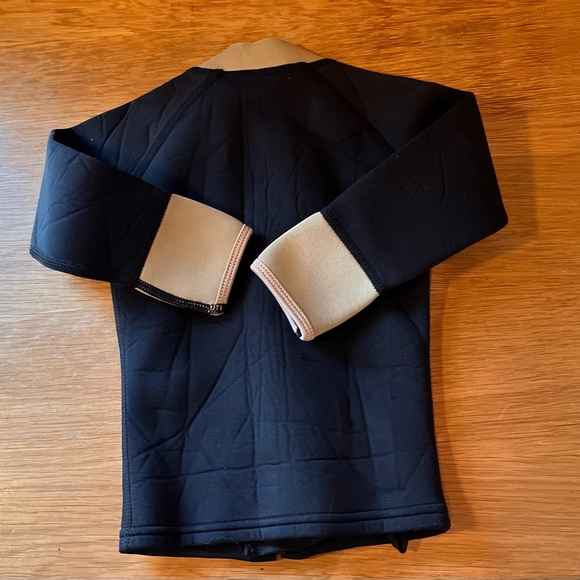 🌊of one sea wetsuit top size 2T 🌊 - Picture 7 of 8